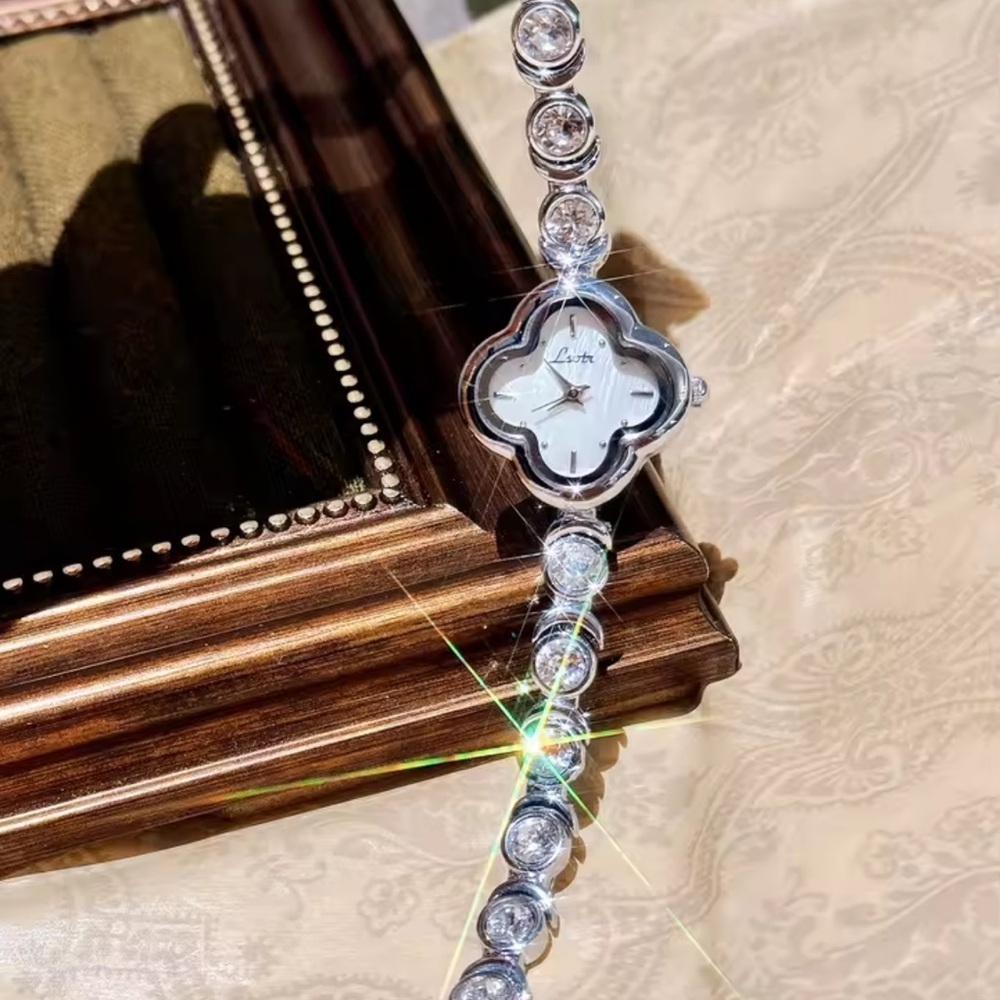 Alhambra Crystal Clover Elegance Bracelet Watch - Picture 3 of 7